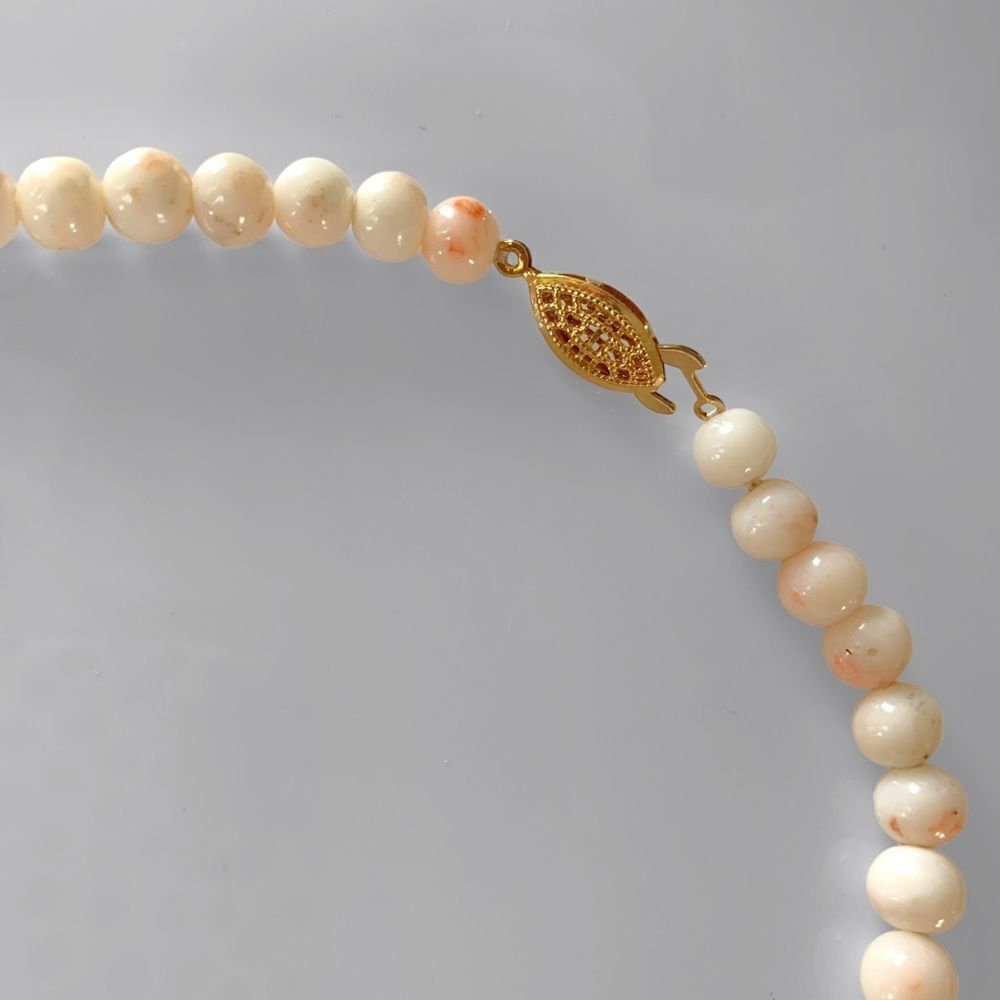 Vintage White Coral Angel Skin Graduated Bead Necklace - Picture 7 of 8